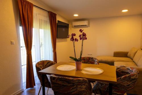 Apartments and Rooms Villa Majestic