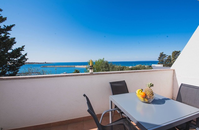 Apartments by the Sea Semy