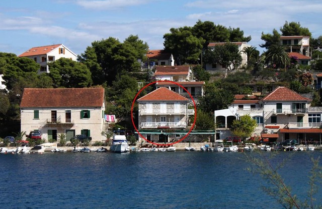 Apartments by the sea Stomorska, Solta - 781