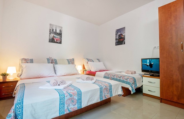 Apartments Darden - Studio Apartment with Terrace A4