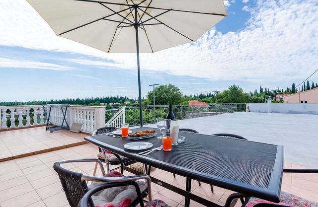 Apartments Dubrovnik Airport - Two Bedroom Apartment with Shared Terrace