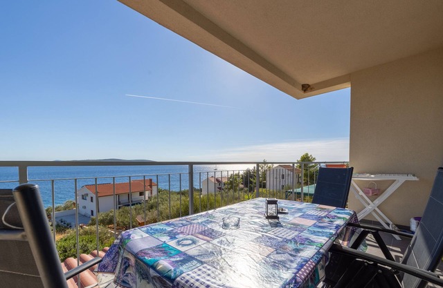 Apartments Ena (33981-A3) - Zavala - island Hvar