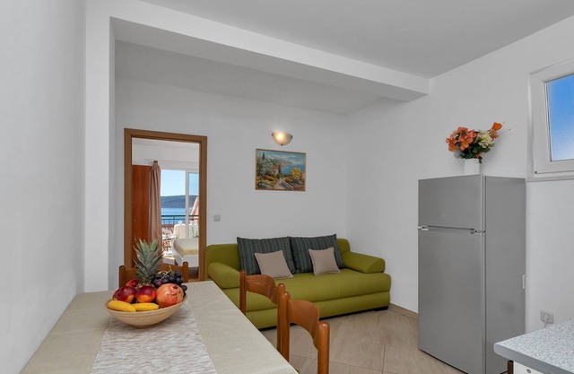 Apartments Ferdo - Sea view apartment for 4 people