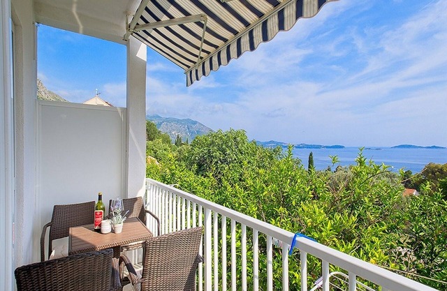 Apartments Grljević - Studio Apartment with Sea View and Balcony