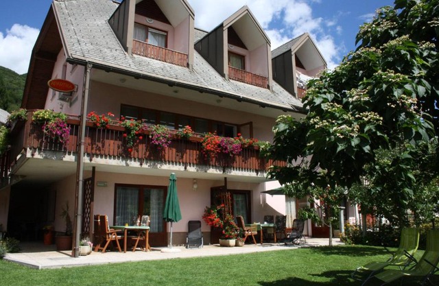 Apartments Kravanja