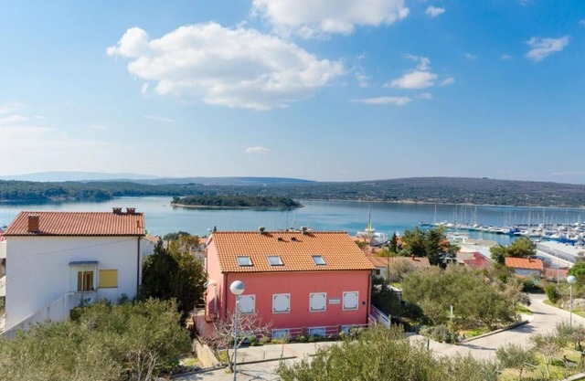 Apartments Krunoslav (68271-A1) - Punat - island Krk