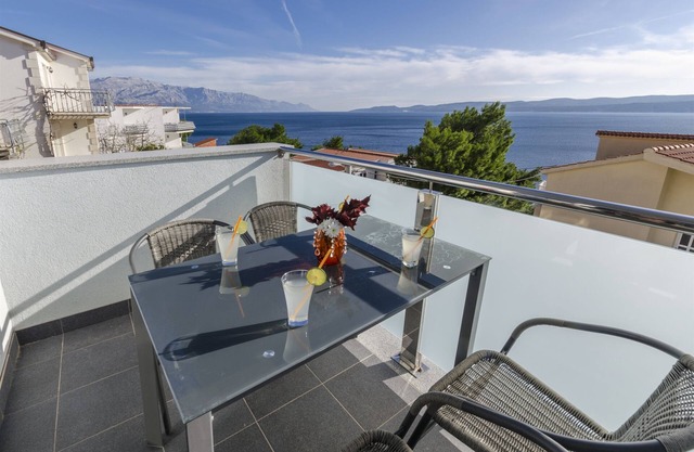 Apartments Lorenzo (26581-A2) - Lokva Rogoznica