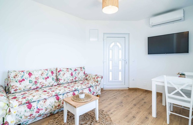 Apartments Lovro - One bedroom apartment with Balcony and Sea View (3)
