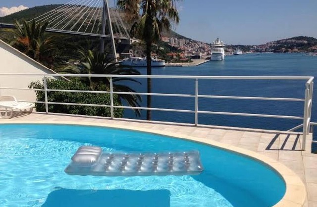 Apartments Lozica - Studio Apartment with Terrace and Sea View