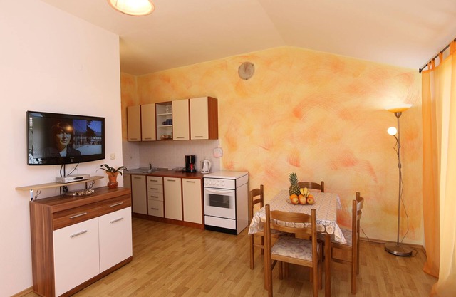 Apartments Mahmutović Fehima (10017-A1) - Silo - island Krk