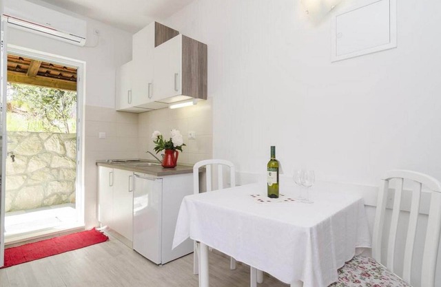 Apartments Matuško Mljet - One Bedroom Apartment with Balcony and Sea View