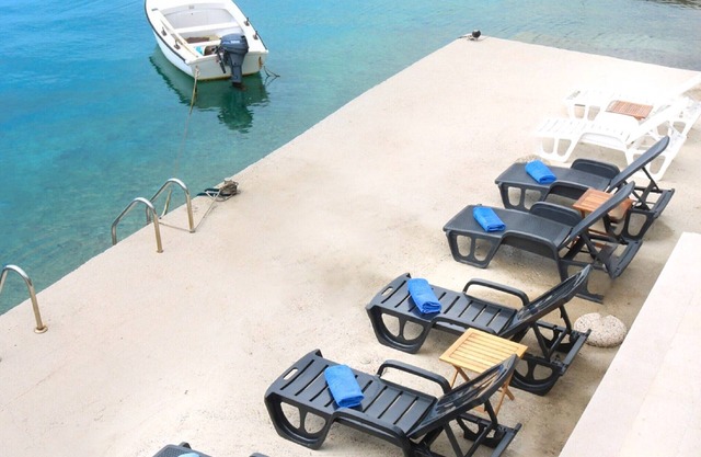 Apartments Melany - One Bedroom Apartment with Shared Terrace and Sea View