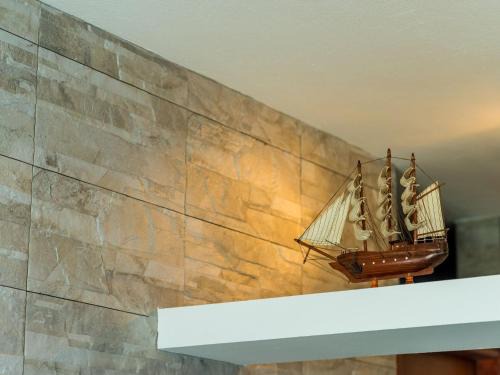 Apartments Melany - One Bedroom Apartment with Shared Terrace and Sea View