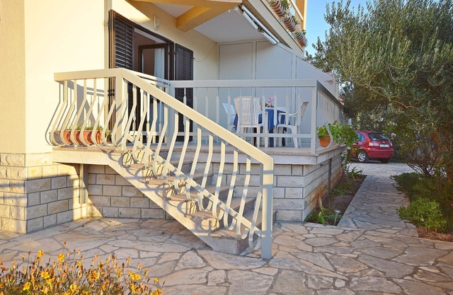 Apartments Mira (28191-A7) - Tribunj
