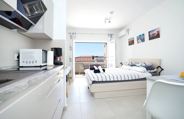 Apartments Monica 100 meters to beach near Split Trogir