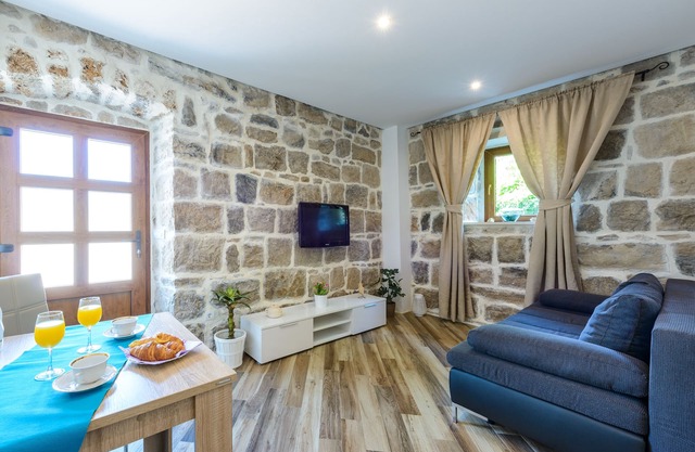 Apartments None & Nono-One Bedroom Apartment with Shared Terrace