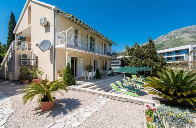 Apartments & Rooms Jokovic-Comfort Studio Apartment with Terrace and Partial Sea View (SOBA 1)