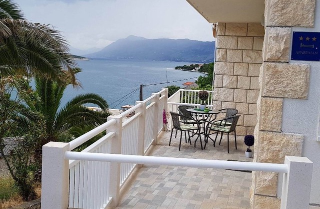 Apartments Snjezana - One bedroom apartment with terrace and sea view
