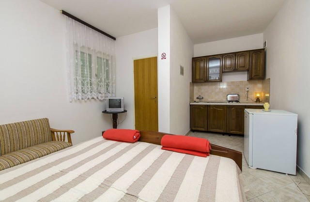 Apartments Vladimir (21671-A4) - Jadrtovac