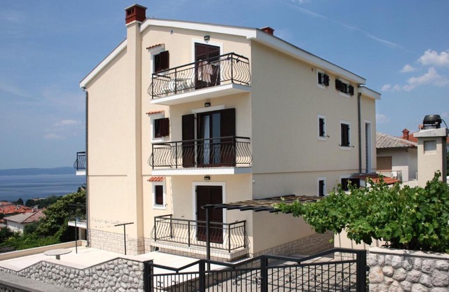 Apartments with parking spaces Novi Vinodolski - 5593