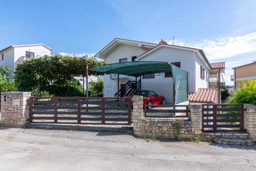 Apartments with parking space Pjescana Uvala, Pula - 7349