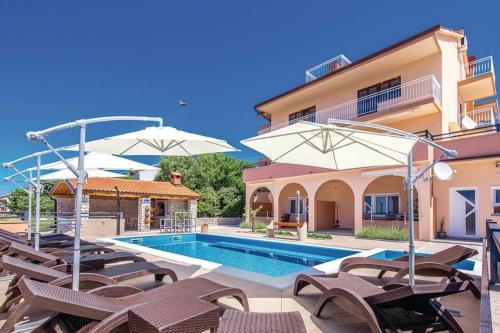 Apartments with swimming pool Novi Vinodolski - 22488