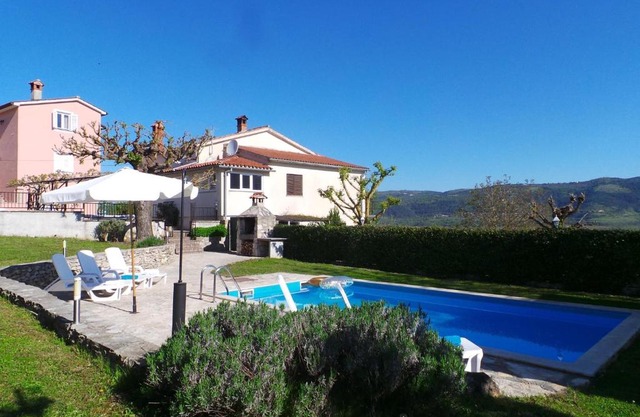 Apartments with swimming pool Motovun - Bataji, Central Istria - Sredisnja Istra - 7069