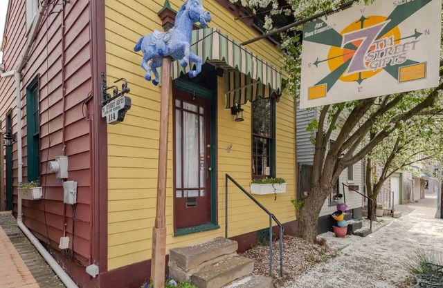 Apothecarium: Cottage for Creativity and Vibing.
