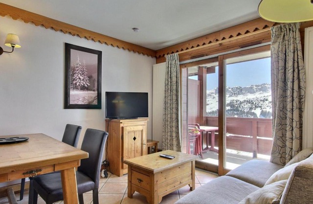 Appart au pied des pistes avec piscine, salle de fitness et WiFi - FR-1-455-222