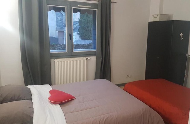Appart simple entier 1 ch à ch-gontier 1er ou 2eme étage