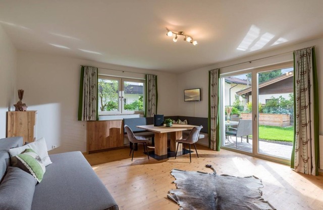 Appartement Alpenrose mit Terrasse, Du/wc, 2 SZ - Haus Leo
