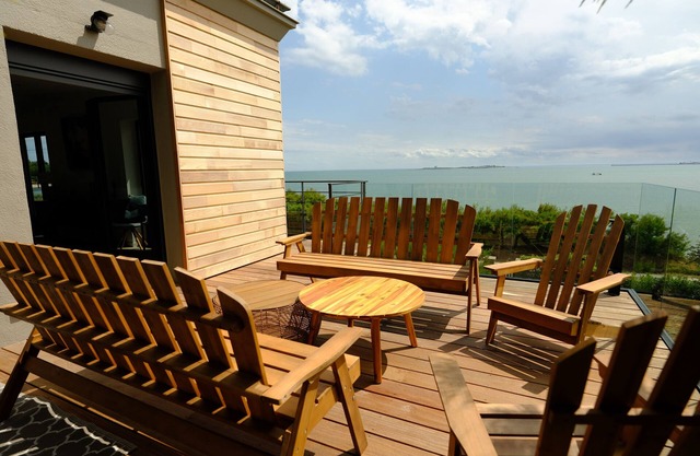 Appartement Avec Terrasse Front de Mer, vue Imprenable sur Tatihou