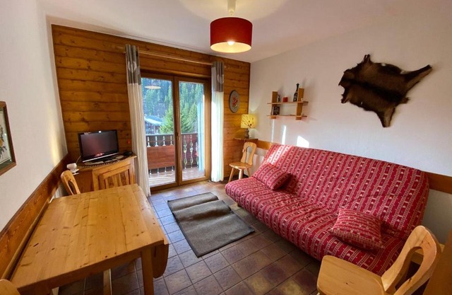 Appartement Charmant et Calme à 1000m du Village et Proche des Télécabines, Parking Inclus - FR-1-693-53
