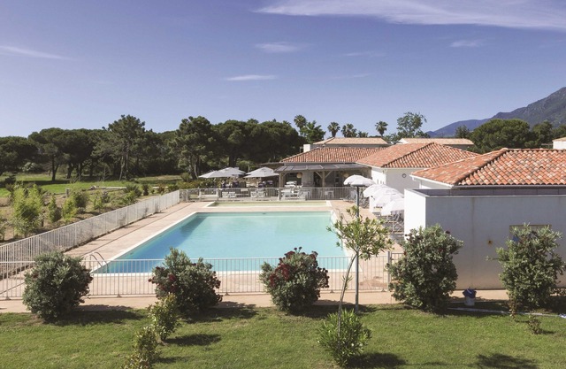 Appartement Climatisé Près de la Plage 2 Piscines