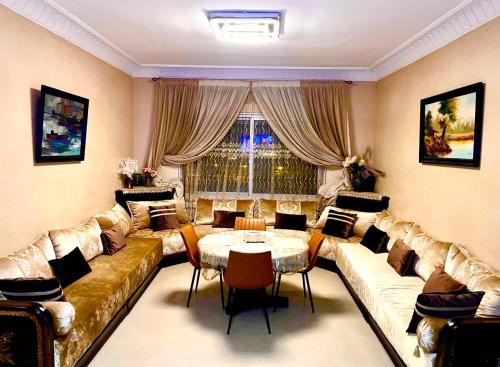 Appartement confortable 2 chambres et lumineux proche souk et plage
