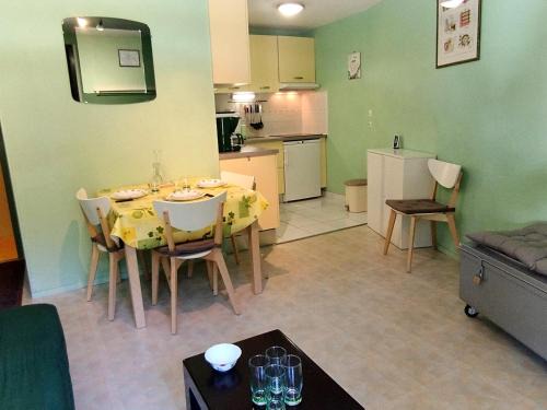 Appartement cosy avec balcon, à proximité du centre aquatique et des randonnées - FR-1-771-38