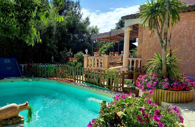 Appartement d'une chambre avec piscine partagee jacuzzi et jardin clos a Salon de Provence