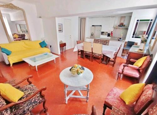 Appartement familial - 7pers- Hyères-centre
