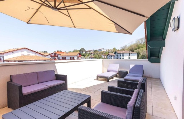 Appartement moderne à Hendaye, 400m de la plage, terrasse, parking et WiFi inclus - FR-1-2-371