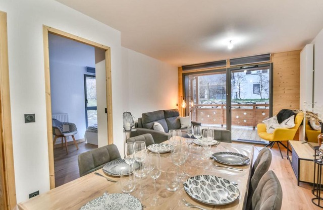 Appartement moderne T3 - Proche pistes et village - 6 pers - Parking - Ski room - Wifi - FR-1-685-65