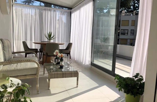 Appartement montfleury, 2 terrasses, 2 chambres , 2 sdb , pkg privé piscine, 15 min walk to Croisette beach and Palais des festivals