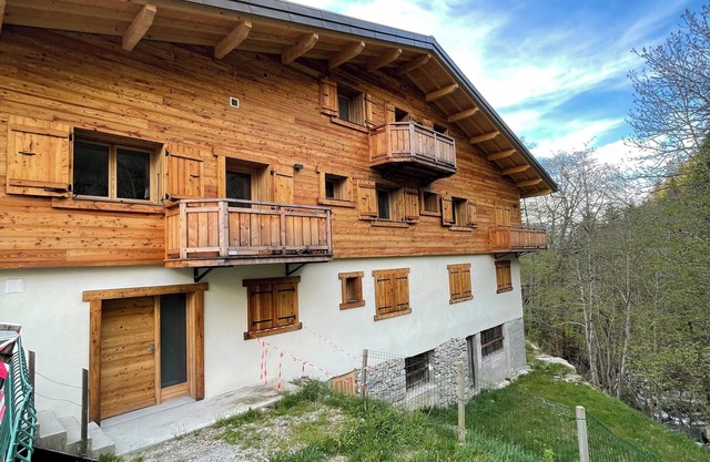 Appartement Neuf et Cosy Deux Chambres Dans Chalet de 2024