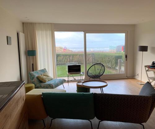 Appartement OP het strand, enfin, zo goed als.