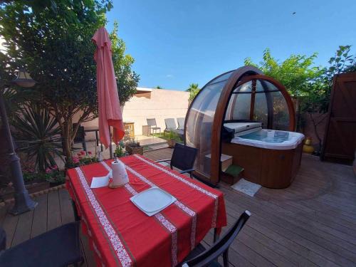 Appartement RDC Climatisé T3 avec Jacuzzi, Proche Plage et Commerces - FR-1-423-309