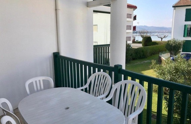 Appartement spacieux proche plage avec parking à Hendaye - FR-1-2-299