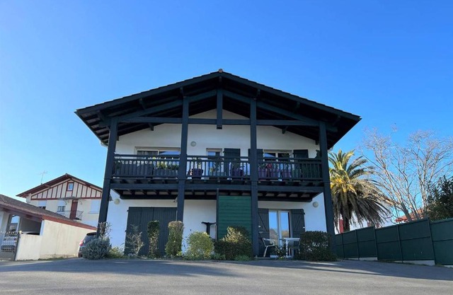 Appartement T1 bis à Cambo, proche thermes et centre, RDC, terrasse, parking, internet, animal toléré - FR-1-495-12