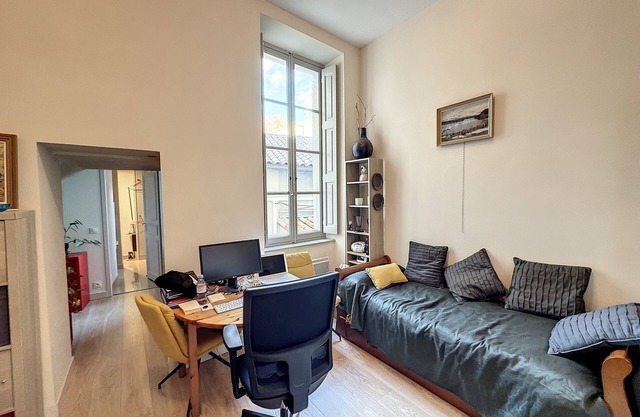 Appartement T2 Intramuros Près Palais des Papes ds Hôtel Particulier