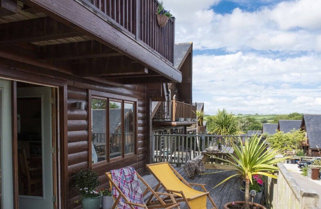 Applewood - Three Bedroom House, Sleeps 6