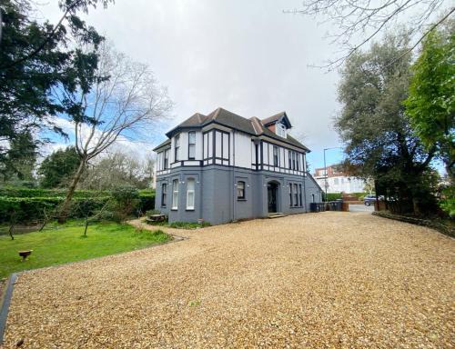 April Lodge -3Bed-Sleeps 6-Parking-Spacious-Long Stays-Groups-Professionals-Contractors Welcome