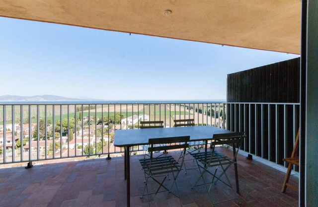 Apt TCanigo9B - Wifi, views, parking.